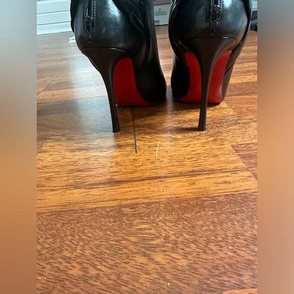 Christian Louboutin Mercura 100mm Black Leather Wing Bootie Pump 38 1/2 - Picture 7 of 9